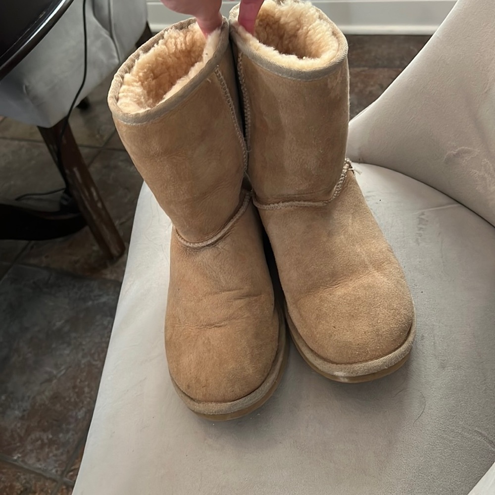 Beige UGGS- real Uggs- size 7
